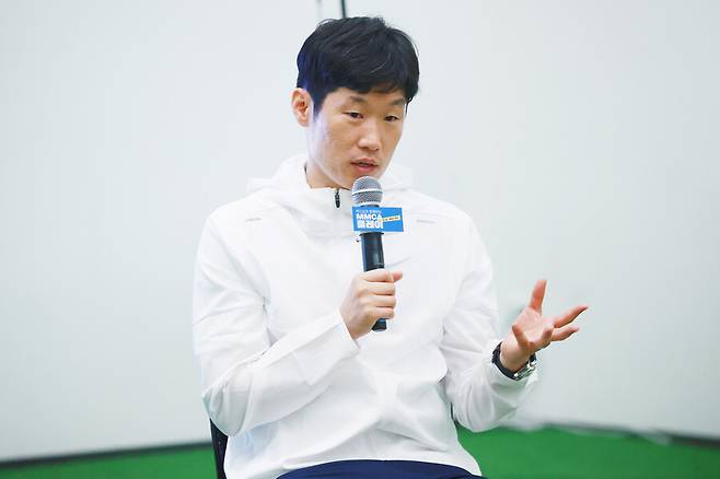 ▲ 북중미 월드컵 메인 중계진으로 나서는 박지성 JTBC 해설위원이 홍명보호의 조 1위 가능성을 내다봤다. 한국은 멕시코, 나아공, 체코와 함께 A조에 편성됐다. ⓒ 연합뉴스