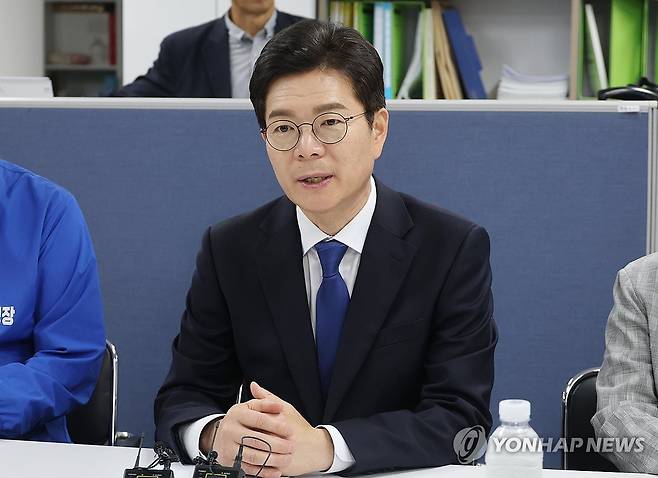 주민들과의 간담회서 발언하는 정원오 후보 [연합뉴스 자료사진]