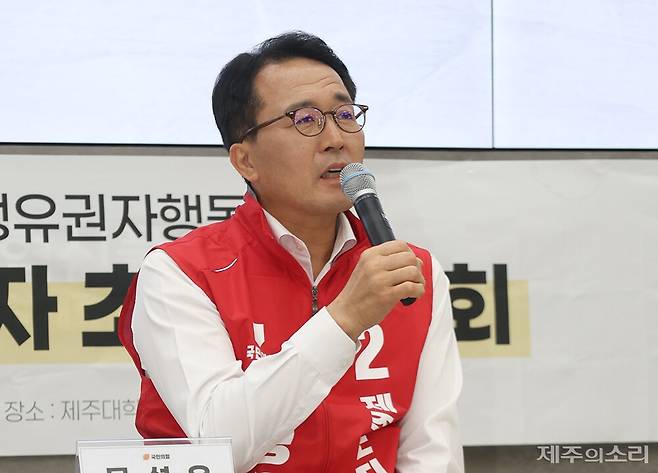 21일 2026 제주대학생유권자행동의 토론회에 참석한 문성유 국민의힘 제주도지사 후보. ⓒ제주의소리