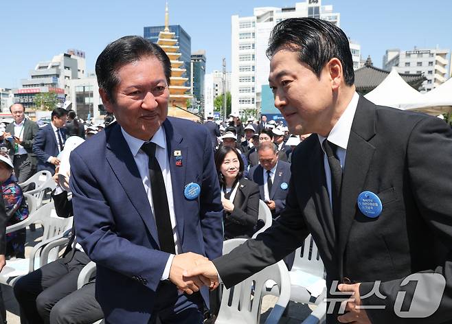 정청래 더불어민주당 대표와 장동혁 국민의힘 대표. 2026.5.18 ⓒ 뉴스1 이재명 기자