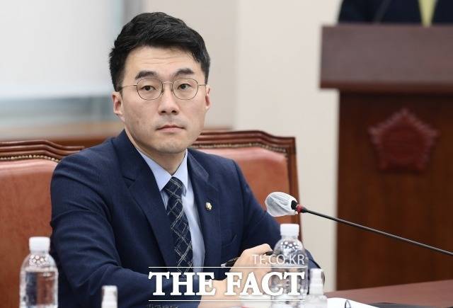 더불어민주당 김남국 6·3 경기 안산갑 국회의원 보궐선거 후보가 가상자산 허위 재산신고 의혹에 따른 공직선거법 위반 혐의로 고발당했다./이새롬 기자