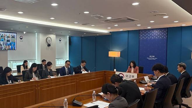 외교부는 21일 김진아 2차관 주재로 초국가범죄 대응 관련 동남아·중국 지역 공관장 회의를 열고 초국가범죄 대응 동향과 공조 강화 방안을 점검했다. 외교부 제공