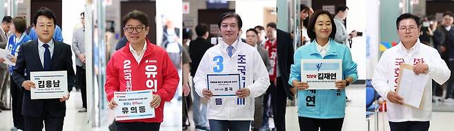 경기 평택을에 출마한 김용남 더불어민주당 후보(왼쪽부터), 유의동 국민의힘 후보, 조국 조국혁신당 후보, 김재연 진보당 후보, 황교안 자유와혁신 후보가 지난 14일 경기 평택시 이충동 평택시선거관리위원회에서 후보자 등록을 하고 있다. 뉴스1