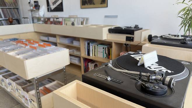 The record store Mosaic in Sindang-dong [WOO JI-WON]