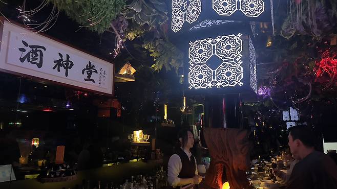 The interior of the cocktail bar Zoosindang [WOO JI-WON]