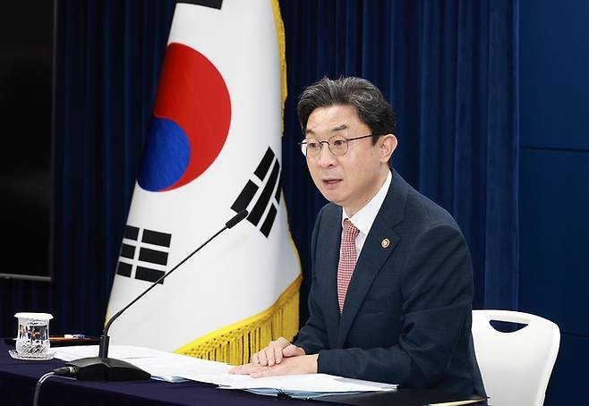 이억원 금융위원장이 21일 정부서울청사 합동브리핑실에서 열린 출입기자단 간담회에서 발언하고 있다. [사진=금융위원회]