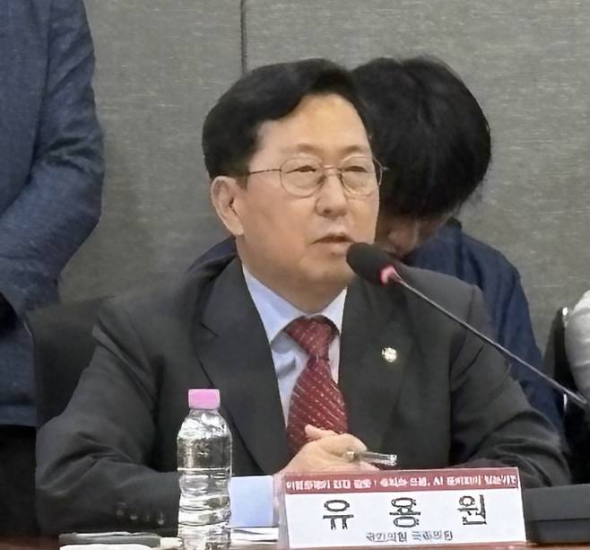 국회 국방위원회 소속 유용원 국민의힘 의원이 20일 서울 여의도 국회 의원회관에서 동행미디어 시대와 공동 주최한 토론회에서 드론과 AI(인공지능) 분야에서 독자적인 대응 역량이 필요하다고 강조했다. / 사진=김인한 기자
