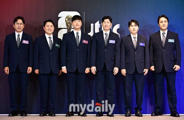 이광용, 정용검, 배성재, 박지성, 김환, 이주헌(왼쪽부터)이 21일 서울 앰배서더 풀만 호텔에서 진행된 JTBC '2026 FIFA 북중미 월드컵' 기자간담회에 참석했다. / 한혁승 기자(hanfoto@mydaily.co.kr)