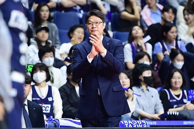 올 시즌 부산 KCC 수석코치로 우승을 이끈 이규섭이 원주 DB 감독으로 새 출발한다. KBL 제공