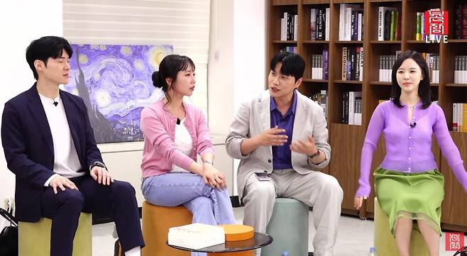 '나솔사계' 20기 영식과 최종 커플이 된 25기 영자가 계약 위반 사유로 라이브 방송에 불참했다./사진=유튜브 채널 촌장엔터테인먼트