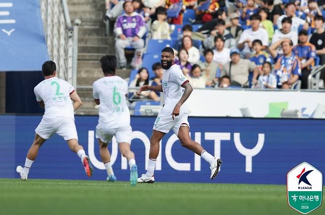 대전하나시티즌 디오고가 지난 4월 26일 울산문수월드컵경기장에서 열린 '하나은행 K리그1 2026' 10라운드 울산 HD FC와 경기에서 골 세레머니를 펼치고 있다. 한국프로축구연맹 제공