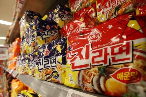 대형마트 매대에 오뚜기 진라면 제품이 진열돼 있다.[출처=연합뉴스]