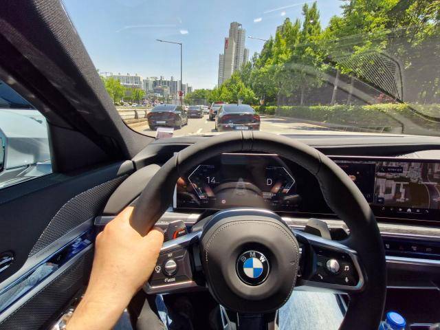 BMW 740i 운전석.[사진=오주석 기자]