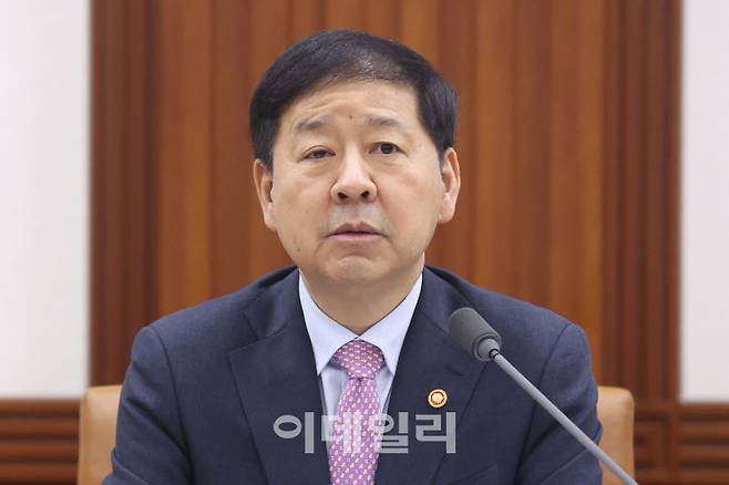 [이데일리 이영훈 기자] 구윤철 경제부총리 겸 재정경제부 장관이 22일 서울 종로구 정부서울청사에서 열린 '비상경제본부 희의 겸 경제관계장관회의 겸 국가창업시대 전략회의' 및 '부동산관계장관회의'를 주재하고 있다.