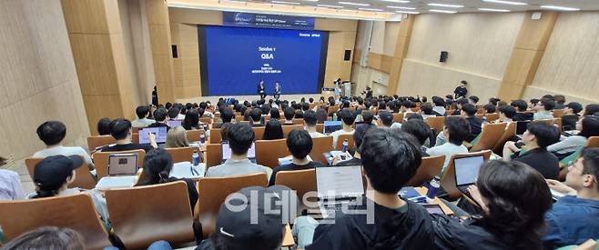 200명 넘는 학생들이 강연장을 가득 메웠다. (사진=최훈길 기자)