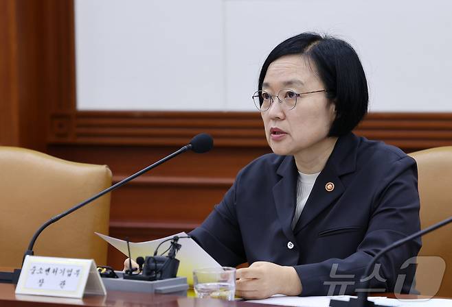 한성숙 중소벤처기업부 장관이 22일 서울 종로구 정부서울청사에서 열린 비상경제본부 회의 겸 경제관계장관회의·국가창업시대 전략회의 및 부동산관계장관회의에서 발언하고 있다. 2026.5.22 ⓒ 뉴스1 김성진 기자