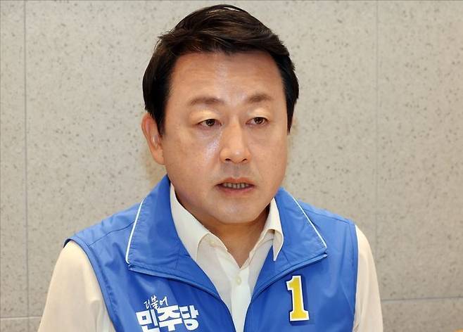 김용남 더불어민주당 경기 평택을 국회의원 후보가 19일 오전 경기도 평택 고덕동의 한 카페에서 데일리안과 인터뷰를 하고 있다. ⓒ데일리안 홍금표 기자