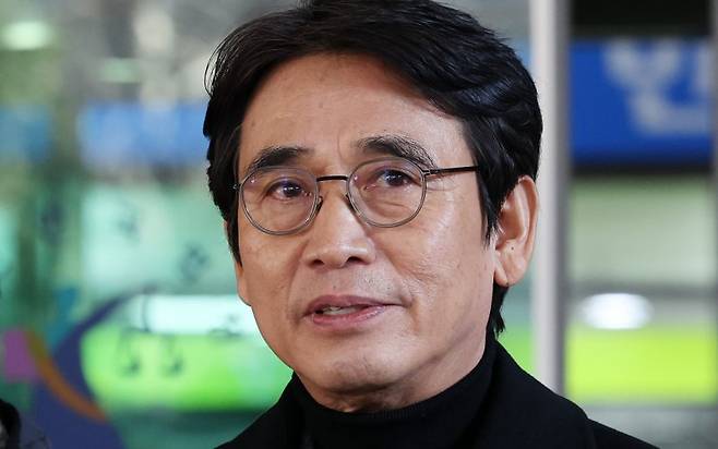 유시민 작가가 경기 평택을 국회의원 재선거에서 조국 조국혁신당 후보의 당선이 낫다고 발언하면서, 그 의미를 두고 더불어민주당 안에서 해석이 엇갈리고 있다. /사진=뉴스1