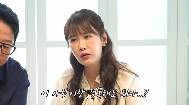 개그우먼 김지민이 남편 김준호와 결혼을 고민했던 뜻밖의 사연을 털어놨다. /사진=유튜브 채널 '준호 지민'