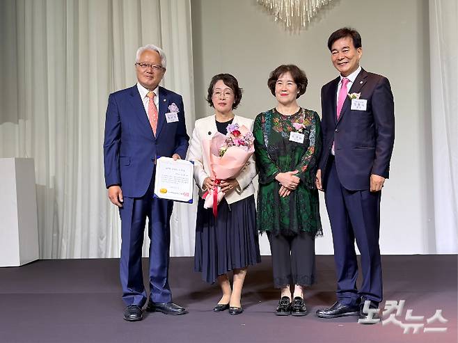 2026 세계부부의날 '올해의 부부상' 수상자 정의화(전 국회의장)·김남희 부부. 경남CBS
