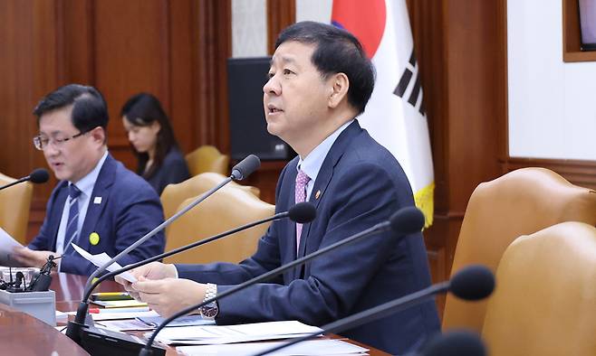 구윤철 경제부총리 겸 재정경제부 장관이 22일 서울 종로구 정부서울청사에서 열린 비상경제본부 회의 겸 경제장관ㆍ국가창업시대전략회의 및 부동산관계장관회의에서 발언하고 있다. 연합뉴스