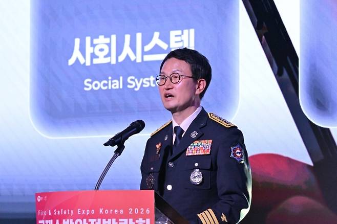 기조연설 하는 김승룡 소방청장 - 김승룡 소방청장이 지난 21일 대구 북구 엑스코에서 열린 ‘국제소방안전박람회’에서 기조연설을 하고 있다. 연합뉴스