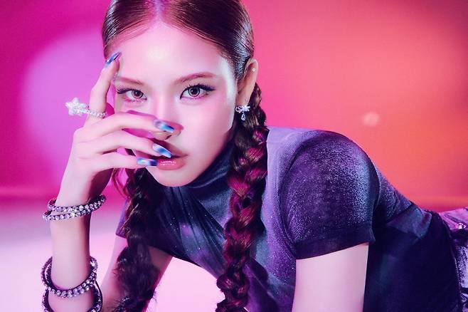 The group izna has unveiled the second set of individual and group concept photos for their third mini-album, Love All, showcasing a retro-futurism style. Utilizing metallic outfits and neon lighting, the members visually embodied the albums message of finding their own unique rhythm.These concept photos emphasize a cosmic and futuristic atmosphere, maximizing iznas unrivaled cosmic mood. While the first concept photos were set against a dreamy night backdrop, this time they present a more expanded visual narrative through a three-dimensional aura.izna has expanded their global fandom by proving their limitless ability to execute concepts with every activity. Having matured in all aspects, including vocals and performance, they are expected to create a fresh wave in the K-pop scene this summer with this new release.The third mini-album, Love All, will be released on various music streaming platforms on June 8 at 6 PM. On the same day at 8 PM, they are scheduled to hold a fan showcase at Blue Square Hall in Yongsan-gu, Seoul, where they will unveil the performances of their new songs for the first time.