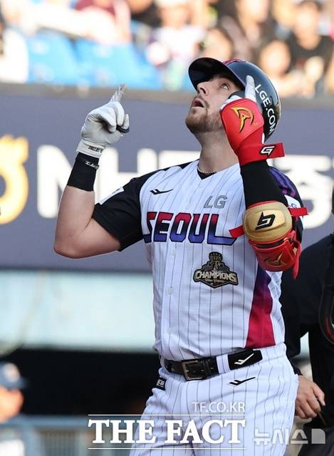 LG 트윈스 오스틴은 주자 3루에서 유독 강한 면을 보이고 있다. 23일 키움 히어로즈전에서도 3회말 2사 3루에서 2-2 동점 적시타를 때렸다. 이번 시즌 주자 3루에서 7타수 7안타다. /뉴시스