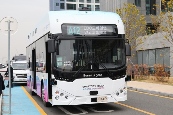 부산 강서구 에코델타 스마트시티에서 지난 4월부터 자율주행버스가 시범 운행되고 있다. [부산시]