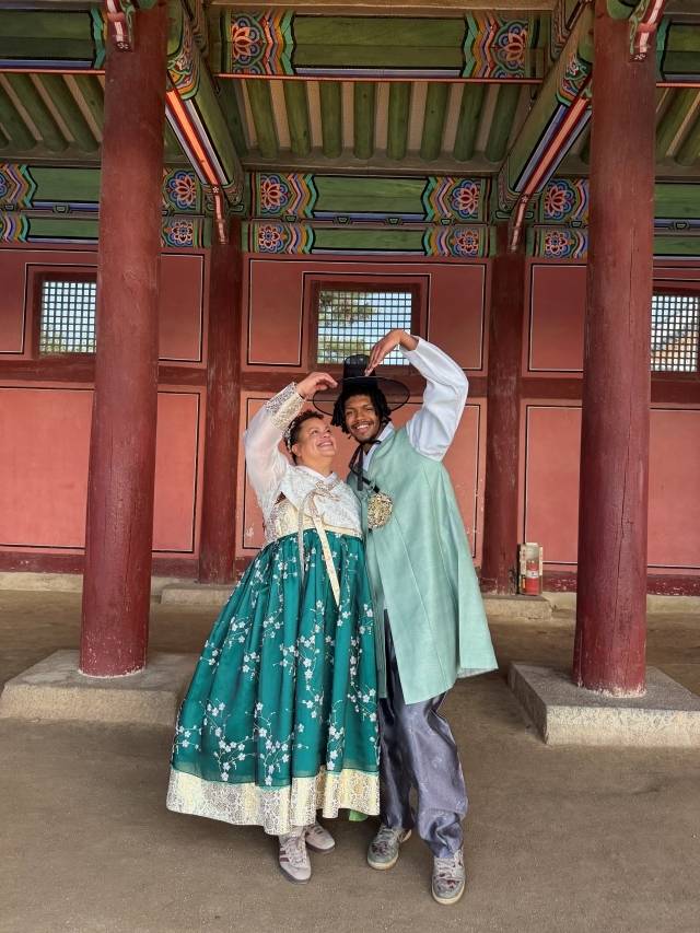 어머니의 사랑은 위대하다. 견디기 힘든 장거리 비행, 그럼에도 사랑하는 아들을 위해 먼 부산을 찾았다. 홍천 소속으로 활약 중인 에이드리안 클레이본 주니어의 어머니 루세로 클레이본의 이야기다. 사진=루세로 클레이본 제공