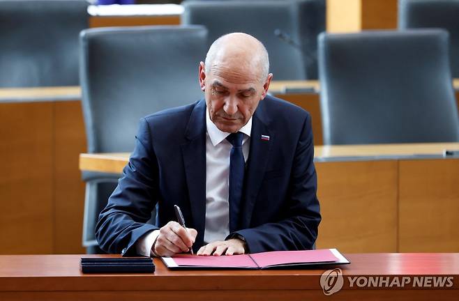 야네즈 얀샤 신임 슬로베니아 총리 [로이터=연합뉴스. 재배포 및 DB 금지]