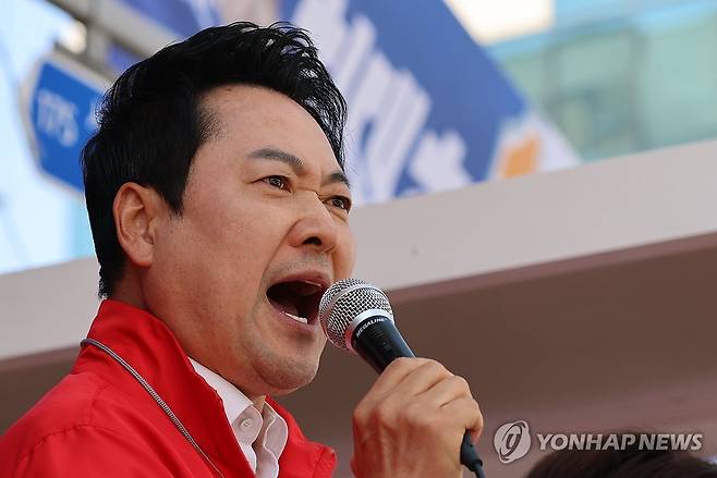 양향자 경기지사 후보 지원사격 나선 장동혁 상임선대위원장 (안양=연합뉴스) 이동해 기자 = 국민의힘 장동혁 상임선거대책위원장이 22일 경기 안양시 범계사거리에서 양향자 경기도지사 후보 지지 발언하고 있다. 2026.5.22 eastsea@yna.co.kr