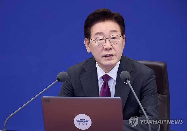 이재명 대통령, 수석보좌관회의 발언 (서울=연합뉴스) 한상균 기자 = 이재명 대통령이 지난 21일 청와대에서 열린 수석보좌관회의에서 발언하고 있다. 2026.5.21 xyz@yna.co.kr