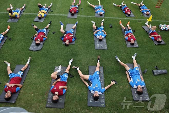 월드컵을 앞두고 훈련 중인 이란 축구대표팀ⓒ AFP=뉴스1
