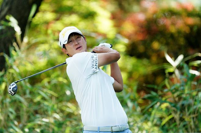 양지호가 24일 열린 코오롱 제68회 한국오픈 골프선수권대회 최종 4라운드 2번 홀에서 티샷을 하고 있다. 사진 | 대회조직위