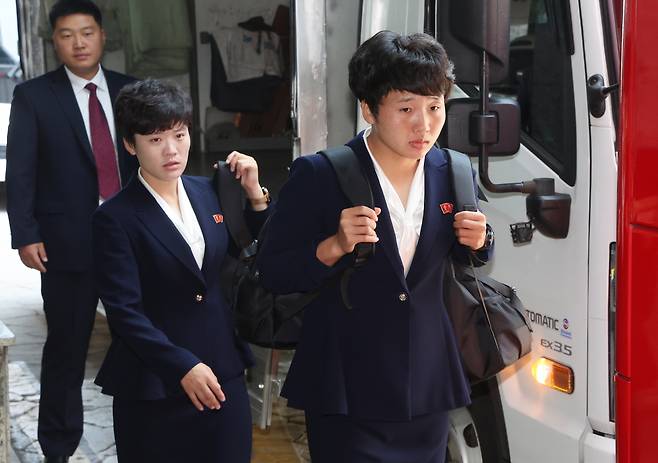 AFC 여자챔피언스리그 우승 차지한 내고향여자축구단
(수원=연합뉴스) 홍기원 기자 = 아시아축구연맹(AFC) 여자 챔피언스리그(AWCL) 우승을 차지한 내고향여자축구단 선수들이 24일 숙소인 경기도 수원시 한 호텔에서 나오고 있다. 2026.5.24
xanadu@yna.co.kr
(끝)
<저작권자(c) 연합뉴스, 무단 전재-재배포, AI 학습 및 활용 금지>