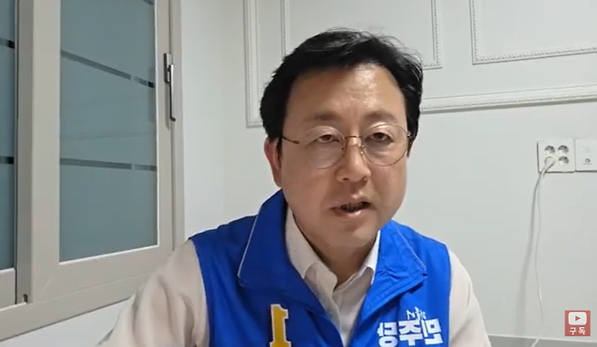 경기 평택을 보궐선거에 출마한 김용남 더불어민주당 후보가 24일 자신의 유튜브 채널에서 대부업체 차명 운영 의혹을 소명하고 있다. 유튜브 채널 <김용남의 용방불패tv> 갈무리
