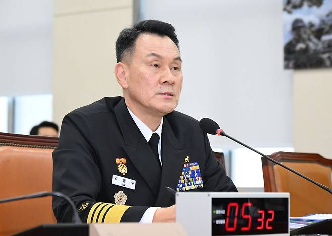 김명수 전 합참의장(당시 합참의장 후보자)이 2023년 11월 15일 국회에서 열린 인사청문회에서 의원들의 질문에 대답하고 있다. 최현규 기자