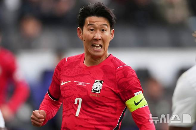 [밀턴케인스=AP/뉴시스] 축구에만 전념하겠다는 뜻을 밝혀왔던 손흥민이 최근 결혼에 대해 언급해 화제다. 2026.03.28.