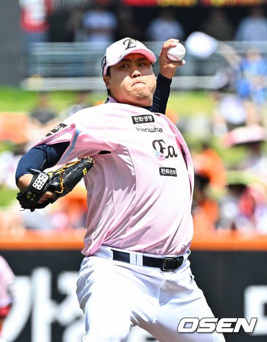 [OSEN=대전, 박준형 기자] 24일 대전 한화생명 볼파크에서 2026 신한 SOL KBO리그&nbsp;한화 이글스와 두산 베어스의 경기가 진행됐다. 이날 한화는 류현진을, 두산은 최승용을 선발투수로 내세웠다.1회초 한화 선발투수 류현진이 역투하고 있다.  2026.05.24 / soul1014@osen.co.kr