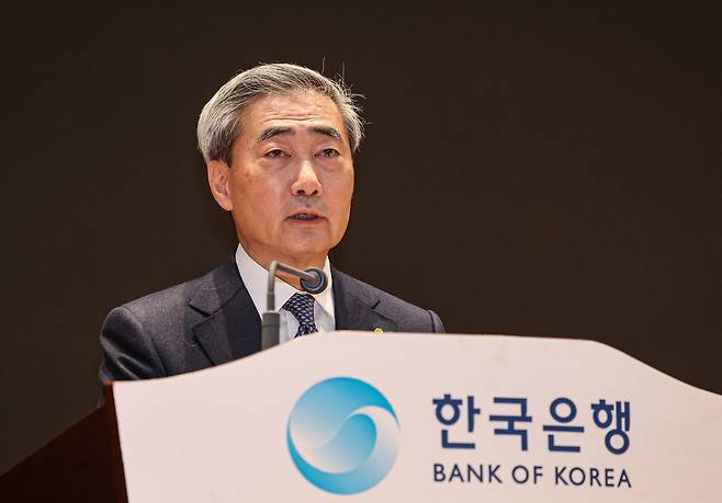 신현송 한국은행 총재가 21일 서울 중구 한국은행 별관에서 열린 취임식에서 취임사를 하고 있다. 연합뉴스