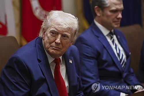 도널드 트럼프 미국 대통령과 피트 헤그세스 미 국방부 장관 [UPI 연합뉴스 자료사진. 재판매 및 DB 금지]