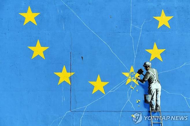 브렉시트 그린 뱅크시 벽화 [EPA=연합뉴스 자료사진. 재판매 및 DB 금지]