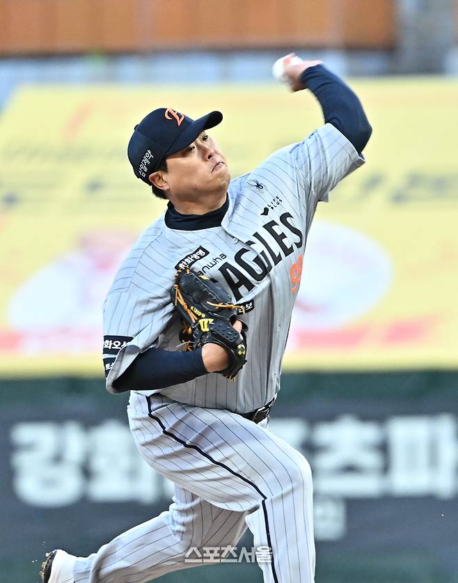 한화 류현진이 7일 문학구장에서 열린 2026 KBO리그 SSG와의 경기에 선발 등판해 힘차게 공을 던지고 있다. 문학 | 박진업 기자 upandup@sportsseoul.com