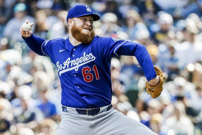 <yonhap photo-3903=""> Los Angeles Dodgers relief pitcher Will Klein throws in the eighth inning of the MLB game between the Los Angeles Dodgers and the Milwaukee Brewers at American Family Field in Milwaukee, Wisconsin on Sunday, May 24, 2026. The Dodgers defeated the Brewers 5-1. Photo by Tannen Maury/UPI/2026-05-25 07:40:02/ <저작권자 ⓒ 1980~2026 ㈜연합뉴스. 무단 전재 재배포 금지, AI 학습 및 활용 금지></yonhap>