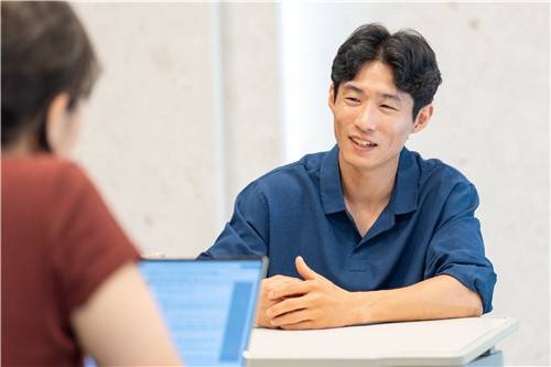 월드비전 홍보대사 위촉된 '런던올림픽 체조金' 양학선 (서울=연합뉴스) 한국 체조 첫 올림픽 금메달리스트 '도마의 신' 양학선이 지난 22일 서울 여의도 월드비전 사옥에서 연합뉴스와 인터뷰하고 있다. 2026.5.25. [월드비전 제공]