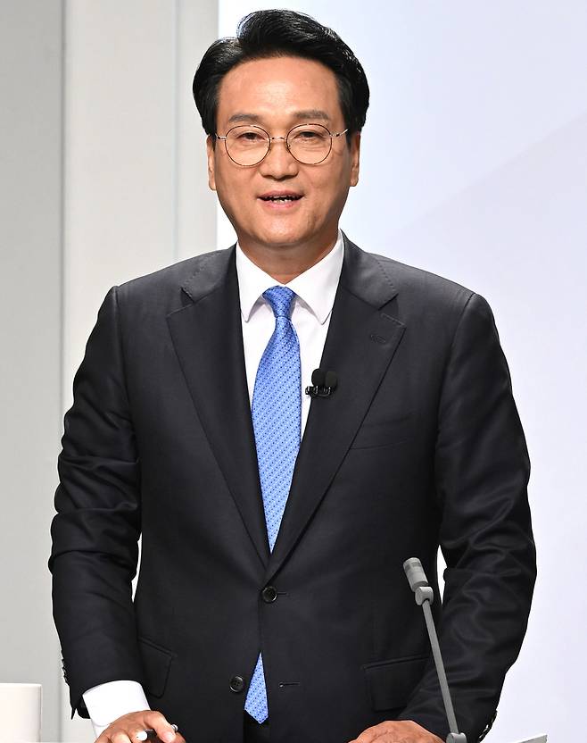▲&nbsp;안민석 경기도교육감 후보가 26일 서울시 마포구 상암동 SBS프리즘타워에서 제9회 전국동시지방선거 경기도교육감 후보자 토론회에 임하고 있다. /경기사진공동취재단