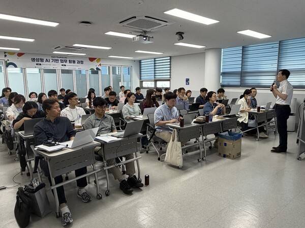 광주시 공무원 대상&nbsp;생성형 AI 실무교육. 광주정보문화산업진흥원제공