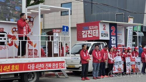 국민의힘 심재국 평창군수 후보는 지난 23일 진부오일장을 맞아 진부면 일원에서 도·군의원 후보들과 함께 합동 차량유세를 진행했다.
