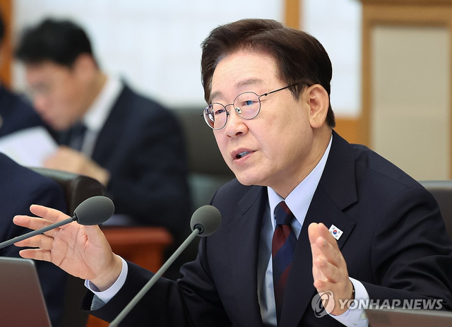 이재명 대통령이 26일 청와대에서 열린 국무회의 겸 비상경제점검회의에서 발언하고 있다. 연합뉴스